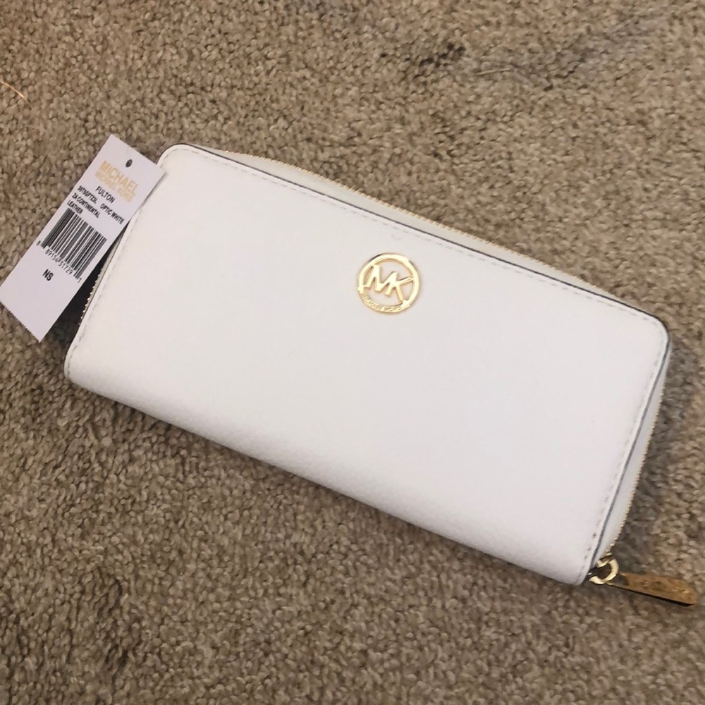 Micheal Kors Fulton Wallet NWT